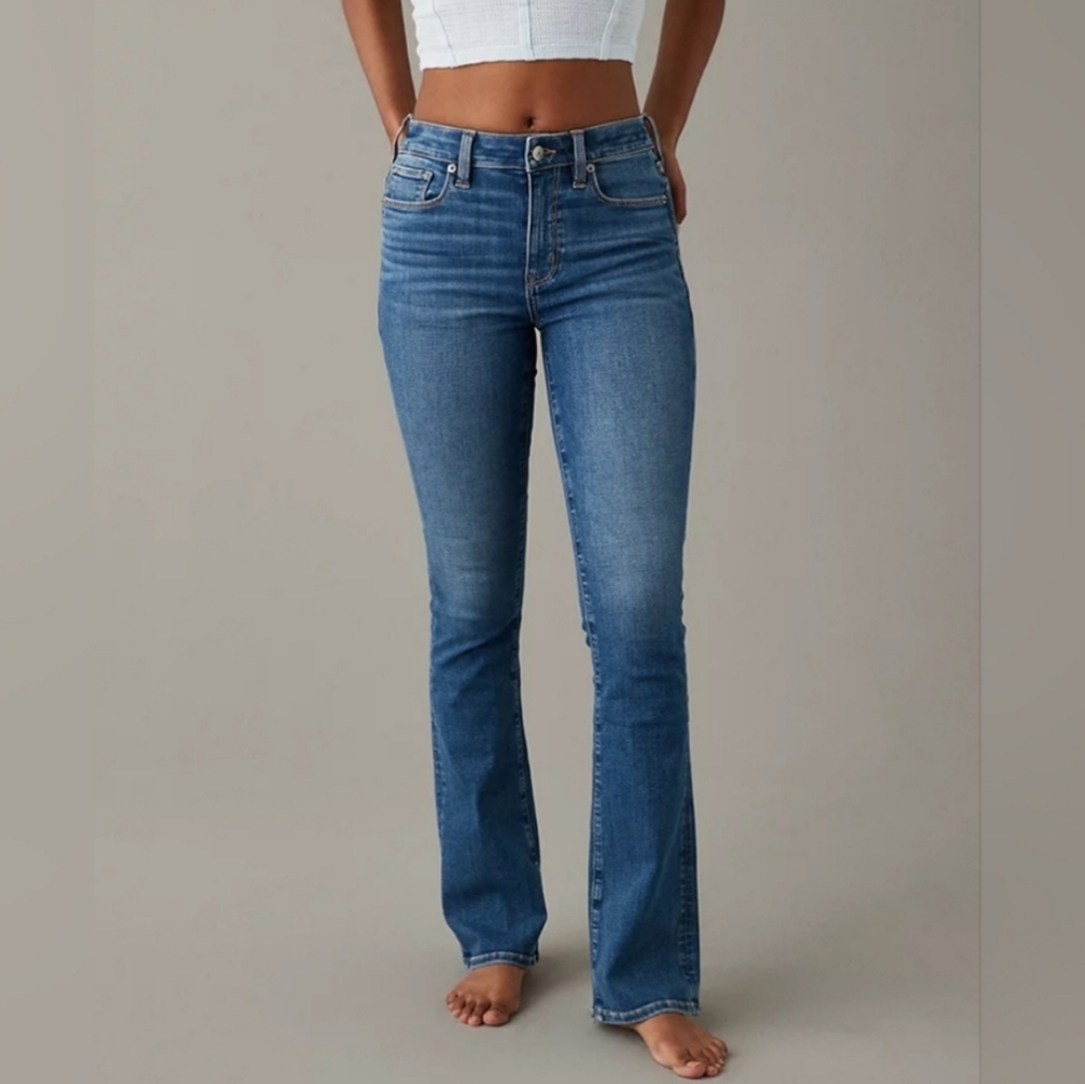 American Eagle Midrise Skinny Kick dark wash Jean size 8 Long.